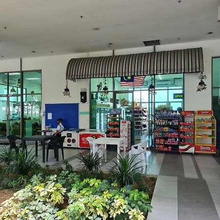 Apartamento Retreat At Cybersquare Cyberjaya Exterior foto